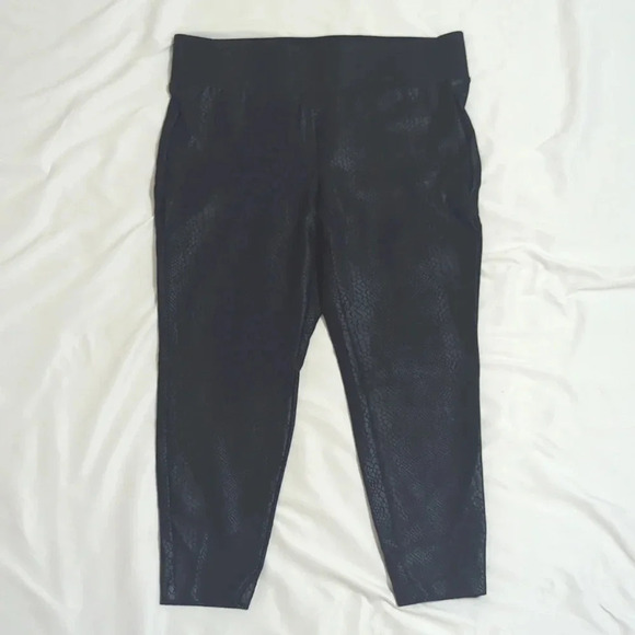 Torrid Pixie Skinny Studio Luxe Ponte High-Rise Pant, Color Black Size 1X - Picture 3 of 13